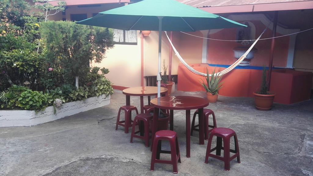 Hostal Morenos Antigua Exterior photo